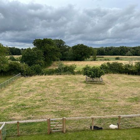 A Newly Renovated, Cosy Escape In The Beautiful Shepherd'S Cottage Dereham Luaran gambar
