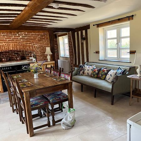 A Newly Renovated, Cosy Escape In The Beautiful Shepherd'S Cottage Dereham Luaran gambar