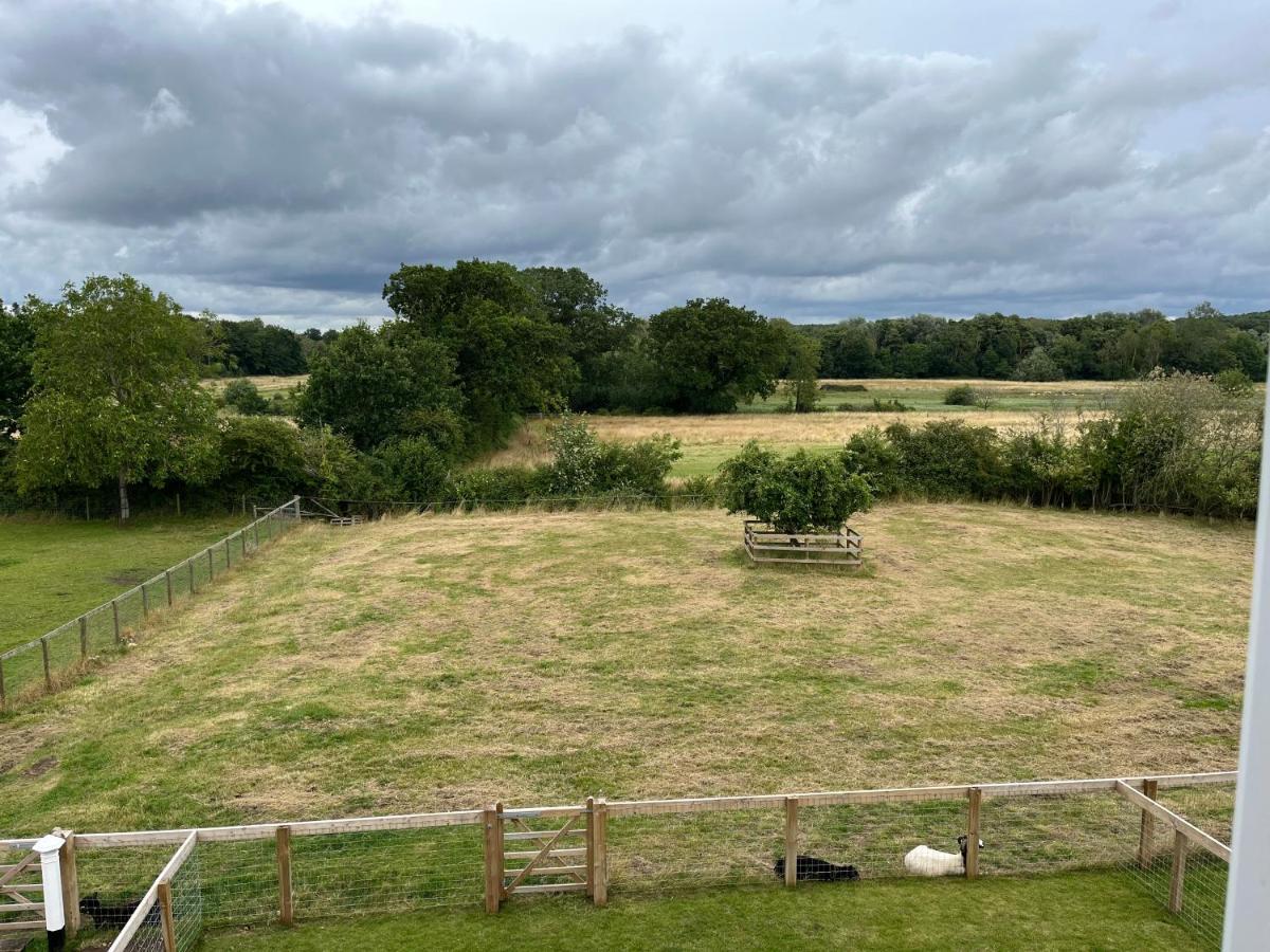A Newly Renovated, Cosy Escape In The Beautiful Shepherd'S Cottage Dereham Luaran gambar